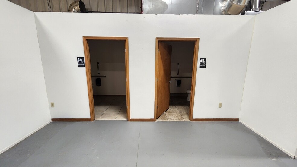 More Photos Of 2445 Robertson Dr, Richland Warehouse For Lease