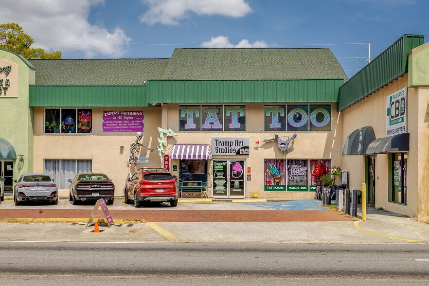 More Photos Of 302 W Victory Dr, Savannah Freestanding For Sale