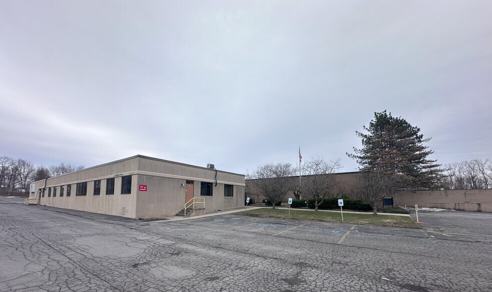 More Photos Of 607 Phillips St, Fulton Warehouse For Sale