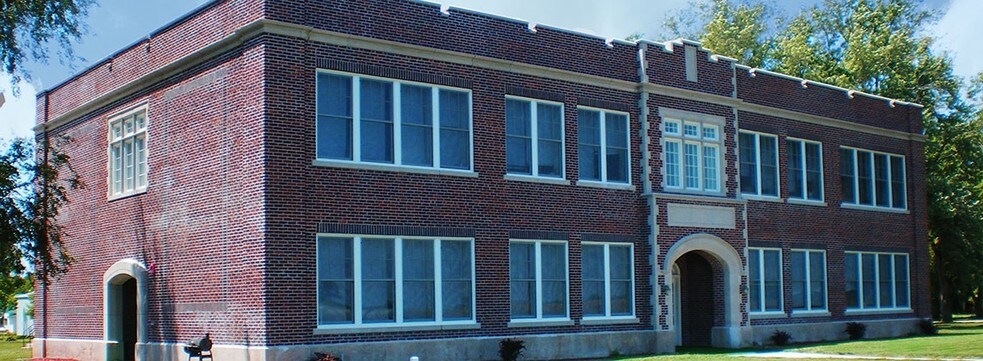 Primary Photo Of 205 S School Ave, Mahaska Apartments For Sale