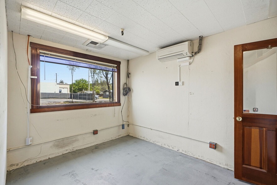 More Photos Of 1420 Healdsburg Ave, Healdsburg Flex For Sale