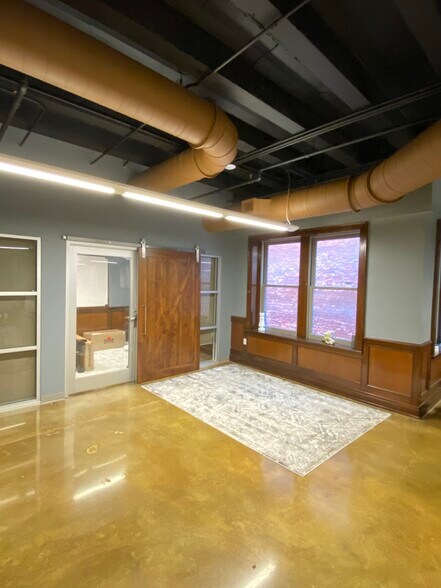 More Photos Of 118-122 E Main St, Louisville Office For Lease