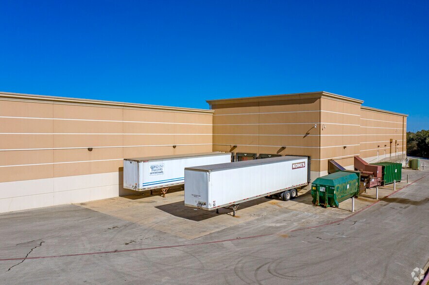 More Photos Of 11309-11323 Bandera Rd, San Antonio Unknown For Lease