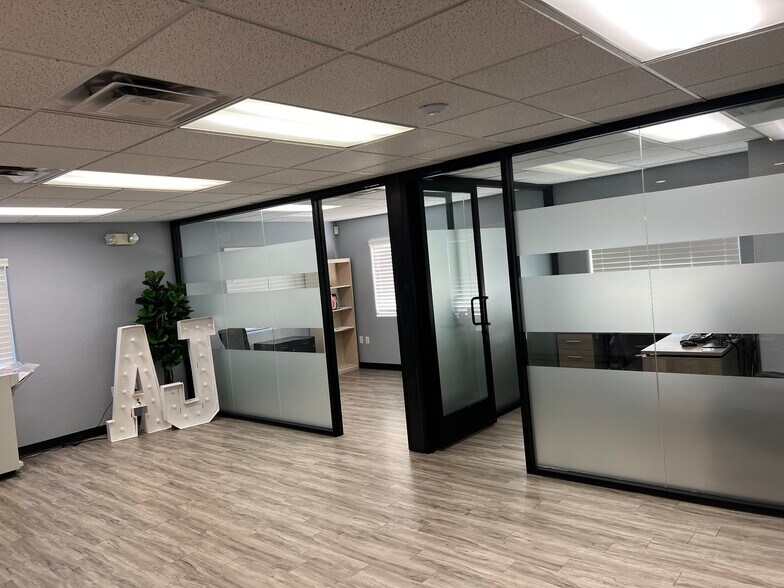 More Photos Of 16448 N 40th St, Phoenix Loft Creative Space For Sale