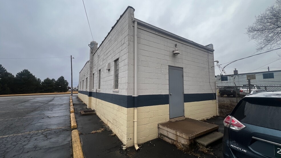 More Photos Of 10531 Wren St, Dearborn Bar For Sale