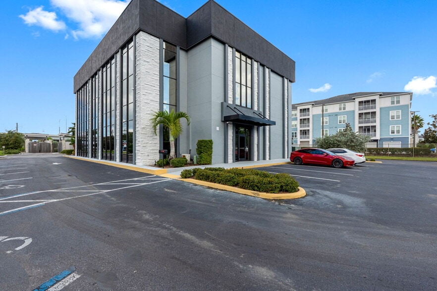 More Photos Of 18401 US Highway 19 N, Clearwater Office For Sale