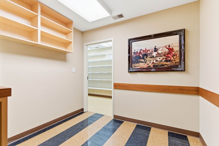 More Photos Of 3208 College Dr, Louisville Office For Sale