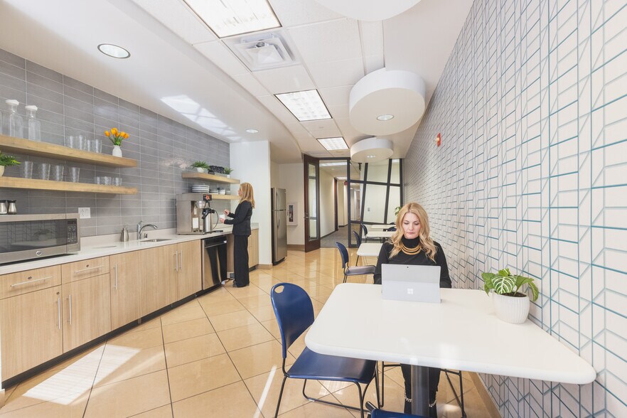 More Photos Of 6565 Americas Pky NE, Albuquerque Coworking Space