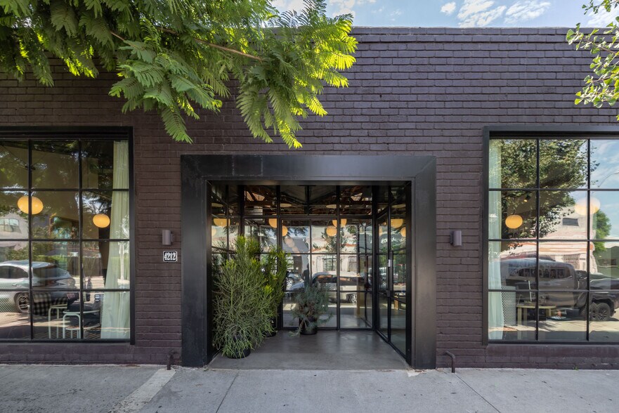 Primary Photo Of 4216 W Jefferson Blvd, Los Angeles Loft Creative Space For Lease