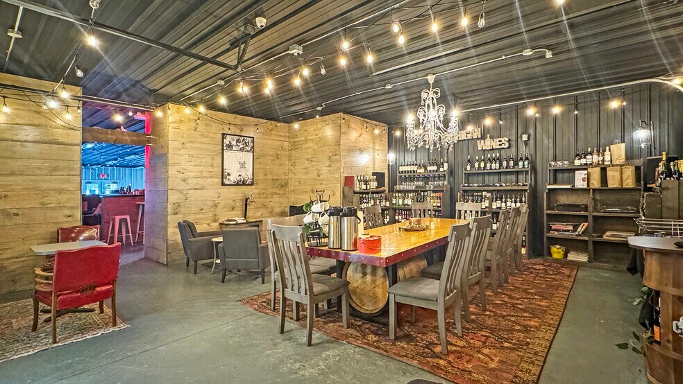 More Photos Of 916 S Mitchell St, Cadillac Restaurant For Sale