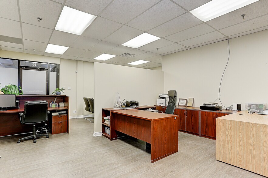 More Photos Of 570 Hood Rd W, Markham Service For Sale