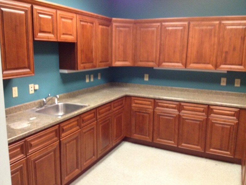 More Photos Of 7531-7569 Barnett Way, Powell General Retail For Lease