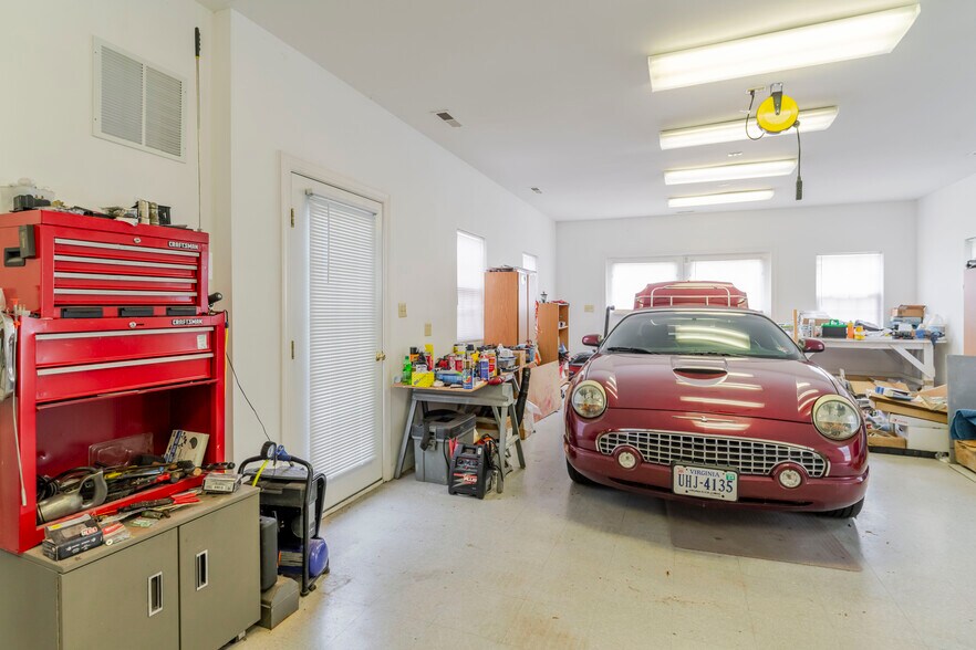 More Photos Of 610 New Hope Rd, Staunton Specialty For Sale