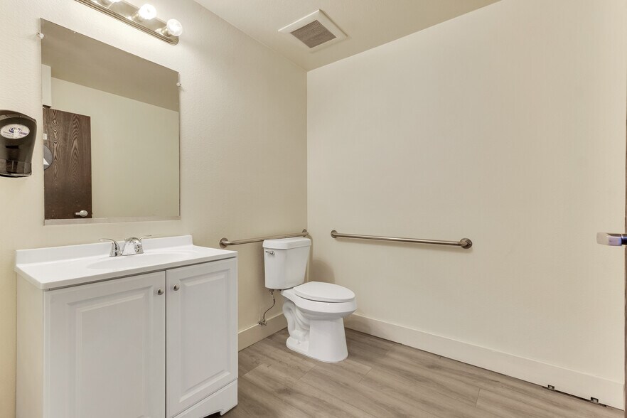 More Photos Of 8010 Wheatland Ave, Sun Valley Manufacturing For Sale