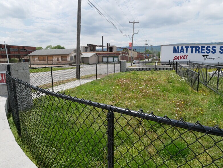 More Photos Of 105 Maple St, Rossville Light Distribution For Sale