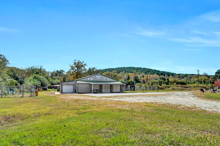 More Photos Of 4033 Geer Hwy, Cleveland General Retail For Sale