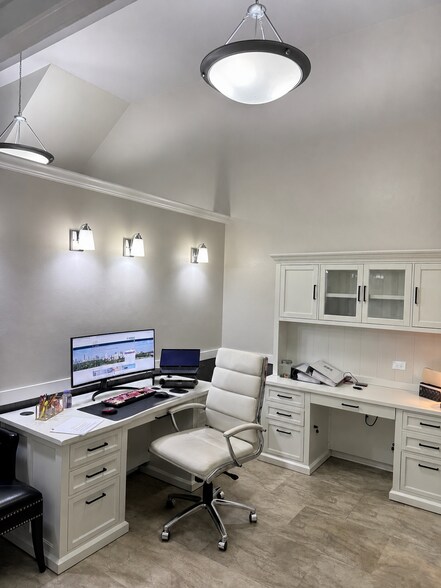 More Photos Of 45 S 9th Ave, Pensacola Office Residential For Sale