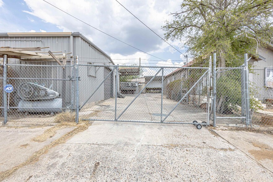 Primary Photo Of 603 N Loring Ave, Laredo General Retail For Lease