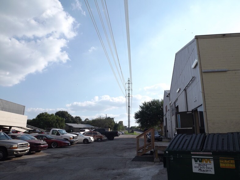 More Photos Of 8418 Broadway St, San Antonio Service For Lease