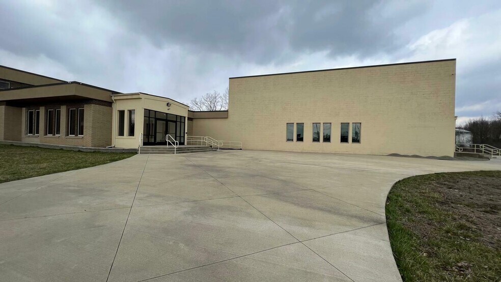 More Photos Of 995 Youngstown Warren Rd, Niles Lodge Meeting Hall For Sale