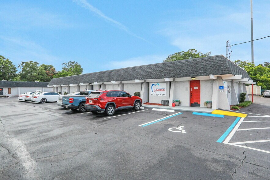 More Photos Of 1712-1736 University Blvd S, Jacksonville Medical For Sale