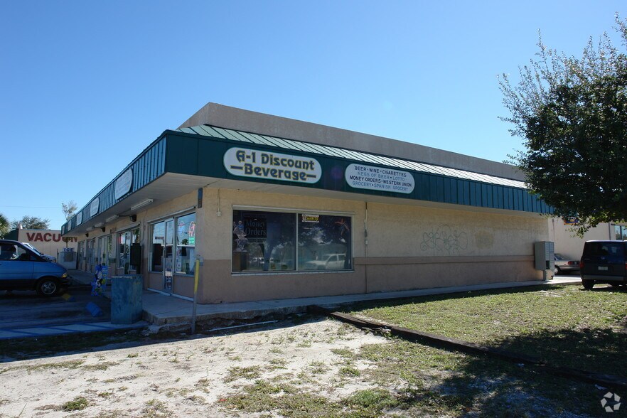 More Photos Of 464-494 SE Monterey Rd, Stuart General Retail For Lease