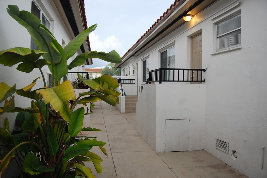 More Photos Of 965 Marseille Dr, Miami Beach Apartments For Sale