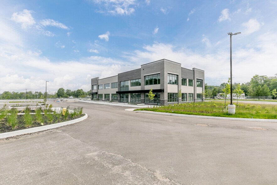 More Photos Of 670 Balm Beach Rd E, Midland Unknown For Lease