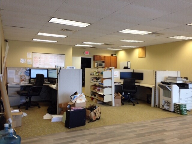 More Photos Of 48 King St, Roswell Freestanding For Lease