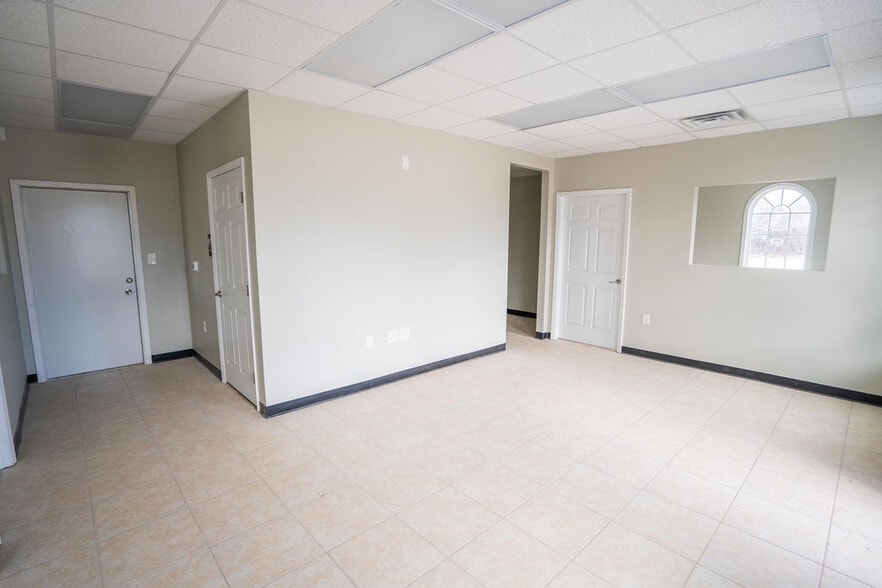 5711 N Tryon St, Charlotte, NC 28213 Auto Dealership For Sale