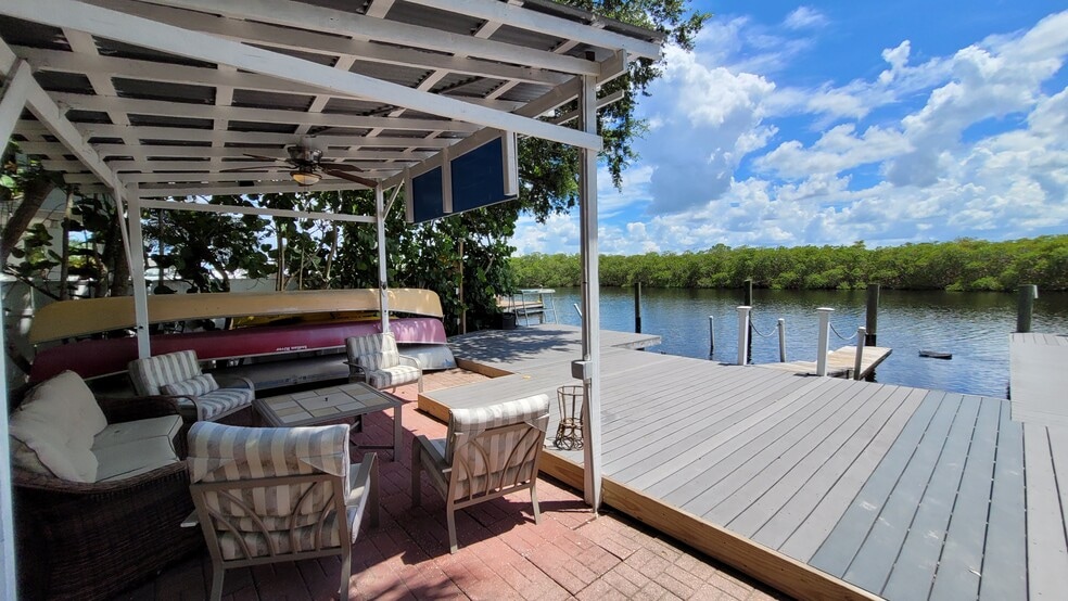 More Photos Of 1800 Kofresi Ct, Ruskin Hotel For Sale