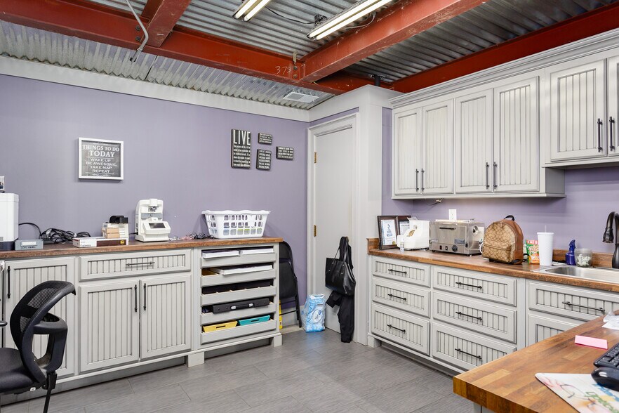 More Photos Of 109 N Court St, Florence Office For Sale
