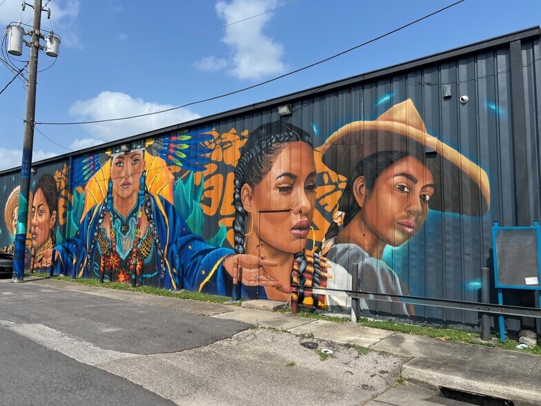 More Photos Of 5101 Canal St, Houston Flex For Lease