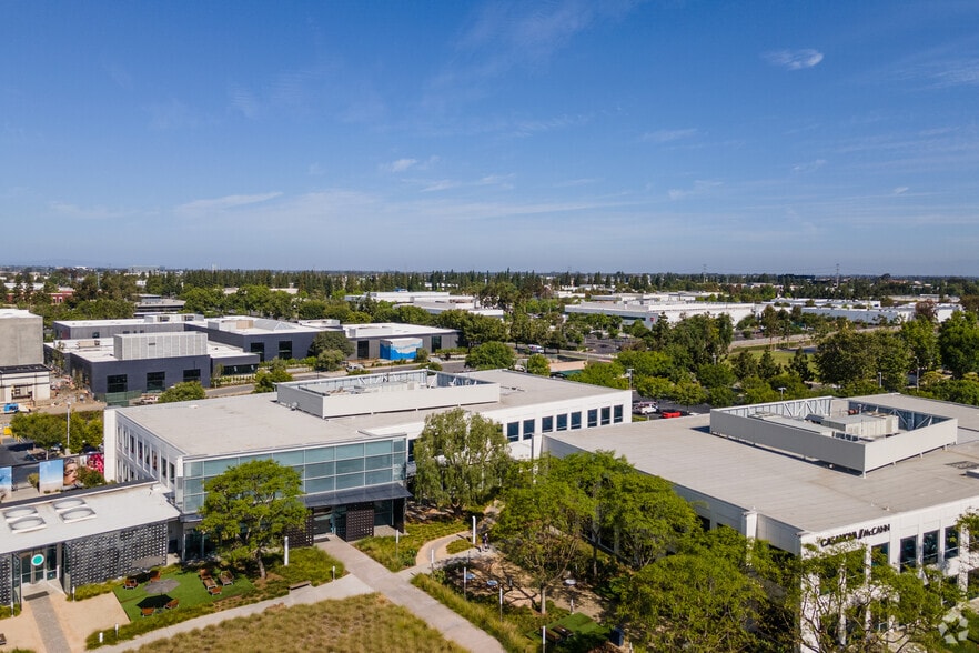 More Photos Of 3337 Susan St, Costa Mesa Unknown For Lease