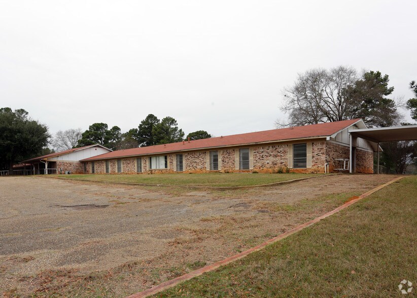 Primary Photo Of 501 Ames St, Gladewater Rehabilitation Center For Sale