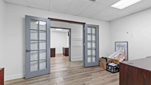 More Photos Of 842 Foothill Blvd, La Cañada Flintridge Storefront For Sale