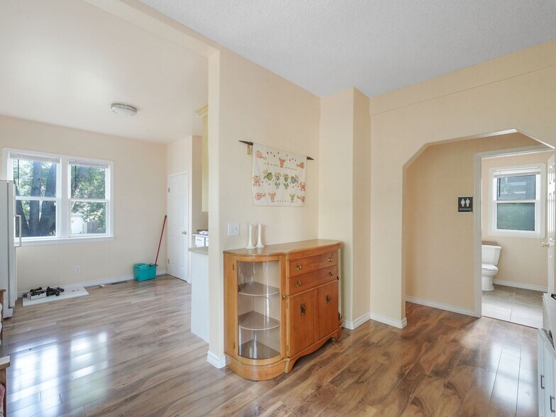 More Photos Of 9630 74 Av NW, Edmonton Flex For Sale