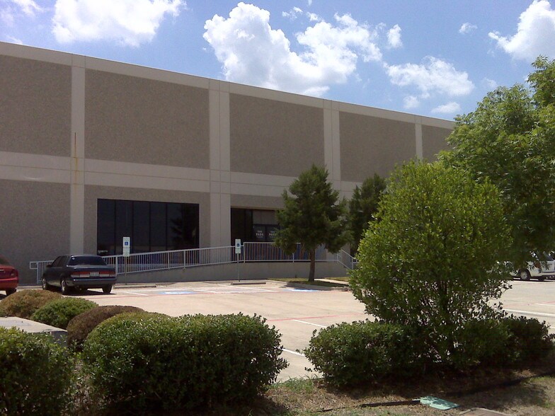 More Photos Of 7500-7524 S Jack Newell Blvd, Fort Worth Warehouse For Lease