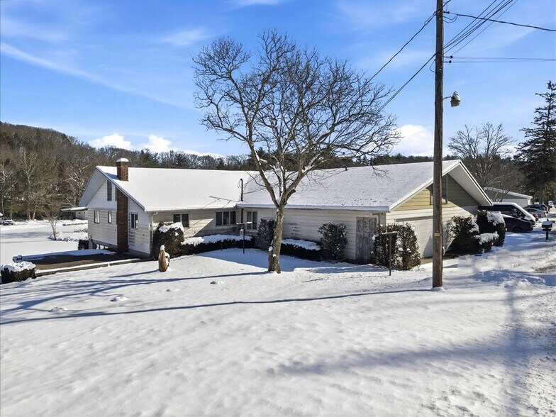 More Photos Of 306 Merwinsburg Rd, Effort Apartments For Sale