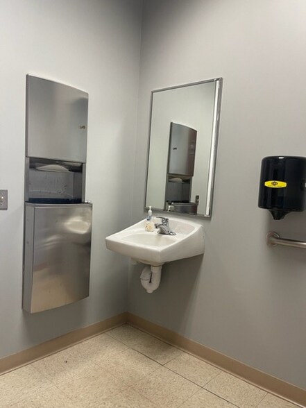 More Photos Of 10967 Lake Underhill Rd, Orlando Office For Lease