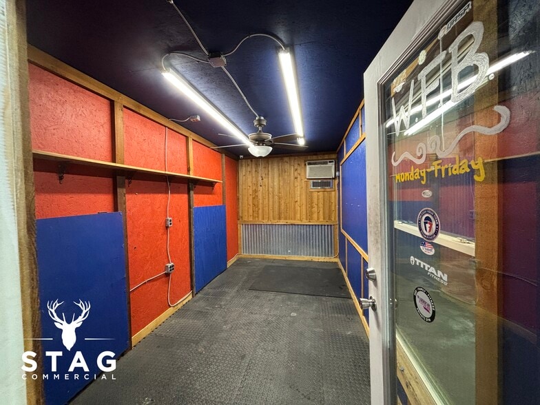 More Photos Of 3916 E McKinney St, Denton Warehouse For Lease