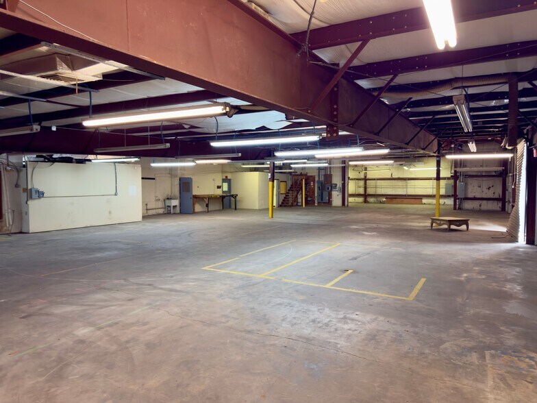 More Photos Of 3885 N Palafox Hwy, Pensacola Warehouse For Sale