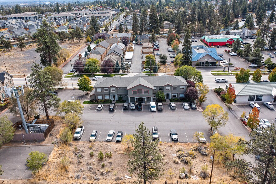 More Photos Of 300 SE Reed Market Rd, Bend Office For Lease