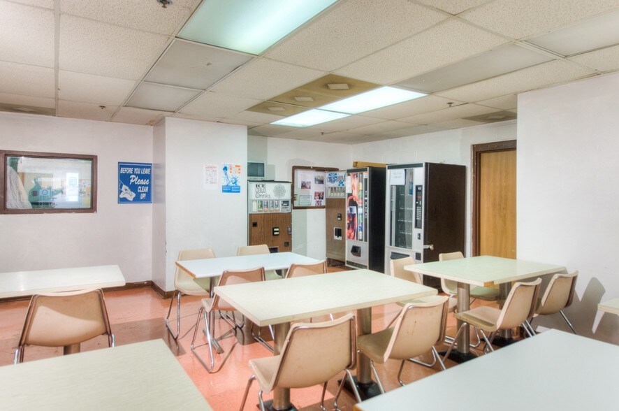 More Photos Of 1919 Sherman Ave, North Chicago Schools For Sale