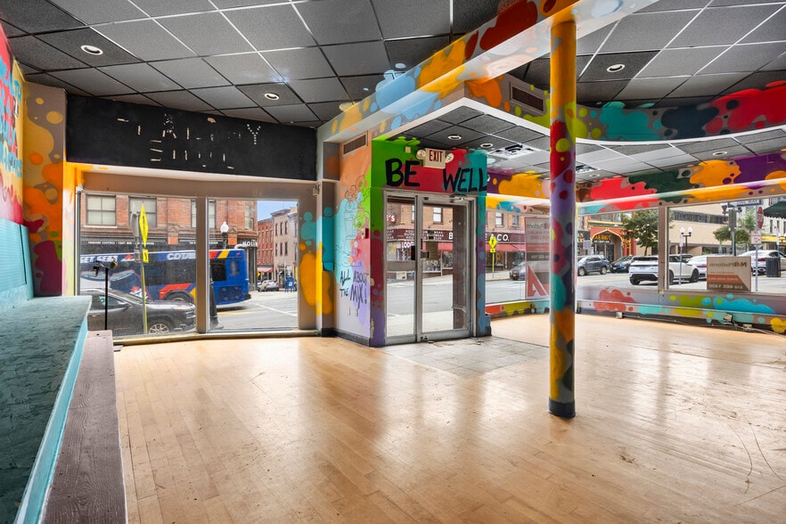 More Photos Of 82 N Pearl St, Albany Apartments For Sale