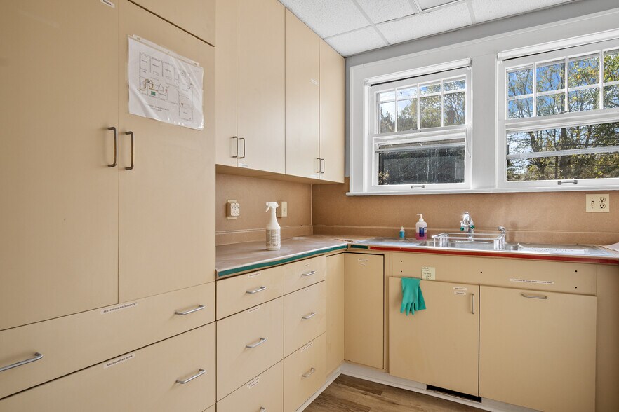 More Photos Of 614 S Main St, Blacksburg Medical For Sale