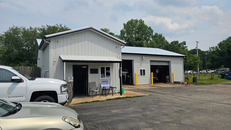 More Photos Of 4114 E Michigan Ave, Jackson Freestanding For Sale