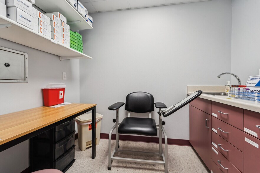 More Photos Of 952 S Park Ave, Fond Du Lac Medical For Sale