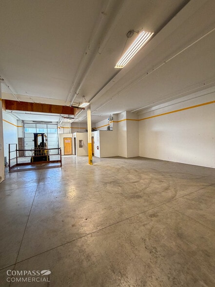 More Photos Of 20802 Sockeye Pl, Bend Industrial For Lease