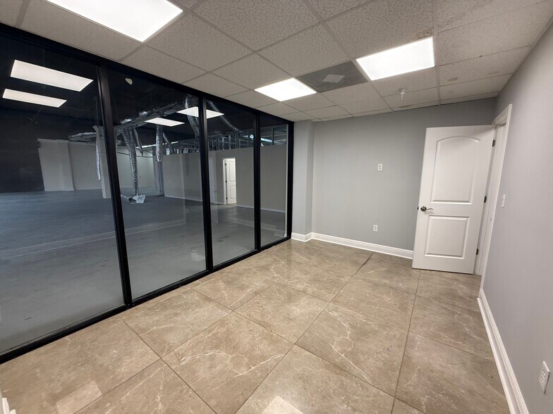 More Photos Of 11300 Space Blvd, Orlando Unknown For Lease